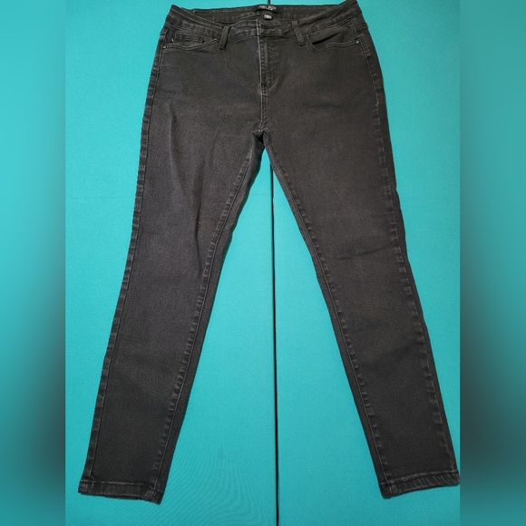 Judy Blue Denim - Judy Blue Skinny Mid Rise Jeans Black Size 32
